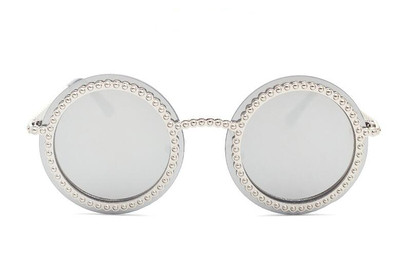 Μεγάλη κυρίες γυαλιά σε στυλ ρετρό