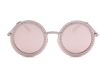 Μεγάλη κυρίες γυαλιά σε στυλ ρετρό