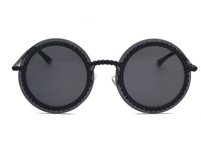 Μεγάλη κυρίες γυαλιά σε στυλ ρετρό