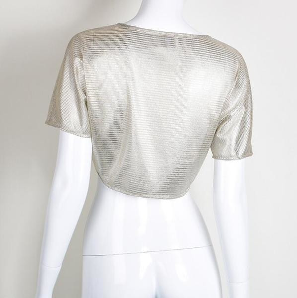 Υπερβολικό κυρίες μπλούζα με κοντά μανίκια και πολύ ενδιαφέρουσα δέσιμο με κορδέλα πάνω από τον ομφαλό