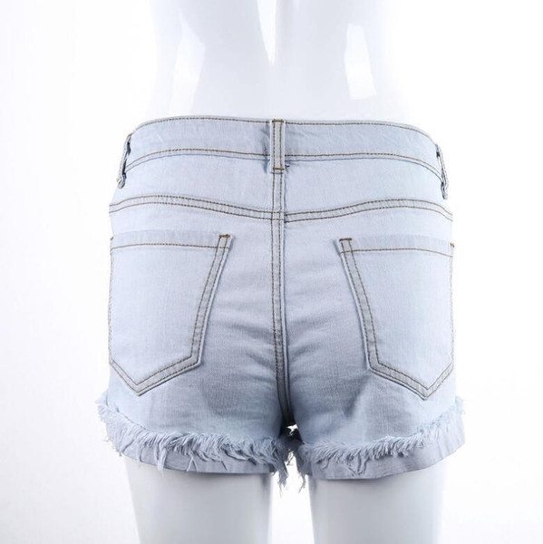 Σύντομη κυρίες παντελόνι με πολλά όμορφα λουλούδια