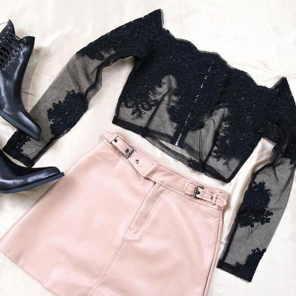 Πολλές όμορφες κυρίες διαφανή μπλούζα με διάτρητη δαντέλα έναν ώμο