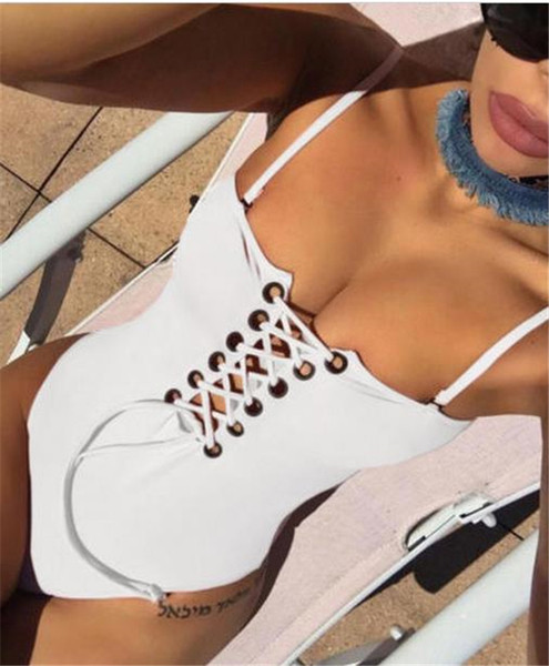 Γενικευμένη μαγιό με διακοσμητικά συνδέσεις σε 3 χρώματα