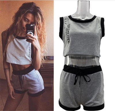 σπορ σύνολο κομψό γυναικών από 2 μέρη - η κορυφή της δεξαμενής και σορτς σε γκρι