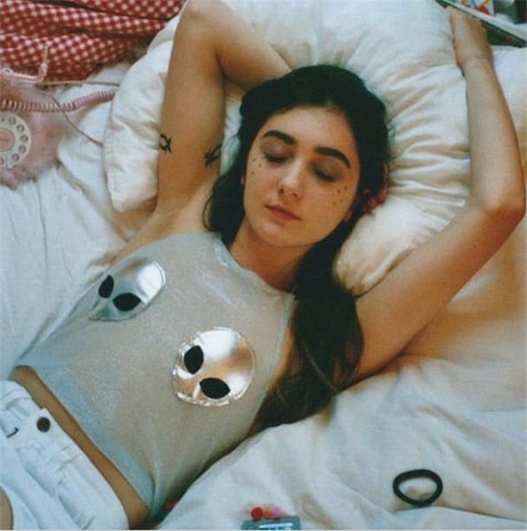 Σύντομη κυρίες μονή ενδιαφέρον μοντέλο