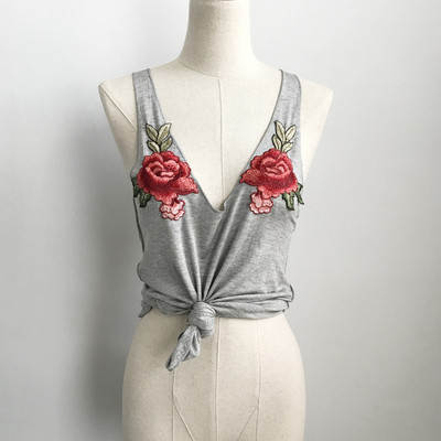 Φοβερό κυρίες shirt σε διάφορα χρώματα με τριαντάφυλλα και πολύ ενδιαφέρουσα δεμένα πάνω από τον ομφαλό