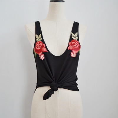 Φοβερό κυρίες shirt σε διάφορα χρώματα με τριαντάφυλλα και πολύ ενδιαφέρουσα δεμένα πάνω από τον ομφαλό