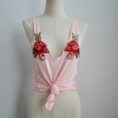 Φοβερό κυρίες shirt σε διάφορα χρώματα με τριαντάφυλλα και πολύ ενδιαφέρουσα δεμένα πάνω από τον ομφαλό