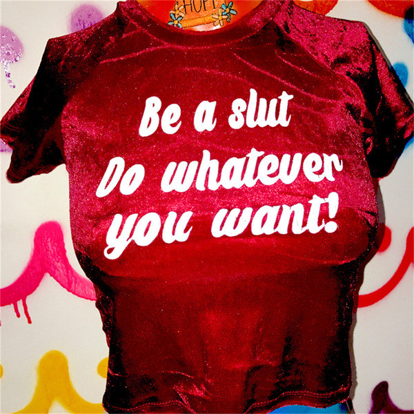 μπλούζα κόκκινα βελούδινα Μεγάλη κυρίες επισημαίνονται