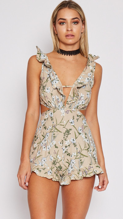 στολή των γυναικών το καλοκαίρι σε δύο χρώματα