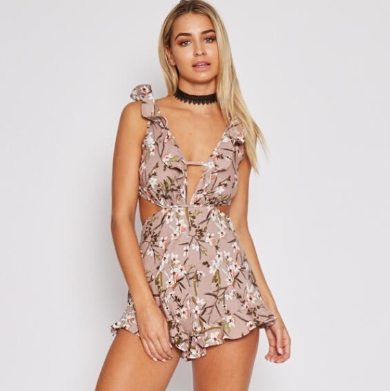 στολή των γυναικών το καλοκαίρι σε δύο χρώματα