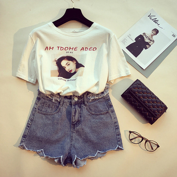 Όμορφες κυρίες T-shirt με κοντά μανίκια με εκτύπωση