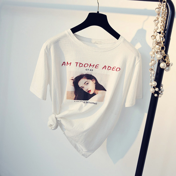 Όμορφες κυρίες T-shirt με κοντά μανίκια με εκτύπωση