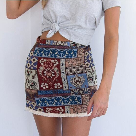 φούστα Πολύ ενδιαφέρουσα κυρία με ένα vintage κεντήματα