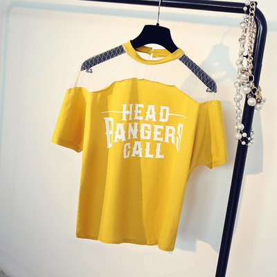 Ευρεία κυρίες μπλούζα με κοντά μανίκια με πλέγμα στην κορυφή