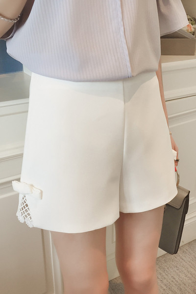 Οι γυναίκες σύντομο περιστασιακή παντελόνι σε μαύρο και άσπρο