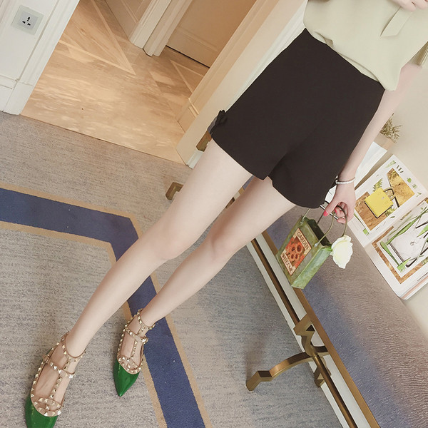 Οι γυναίκες σύντομο περιστασιακή παντελόνι σε μαύρο και άσπρο