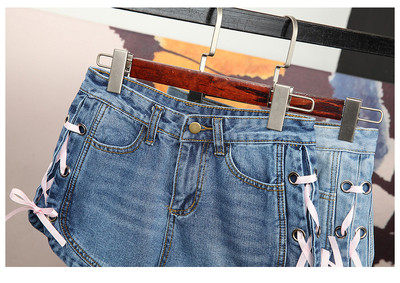 Πολύ όμορφες κυρίες τζην παντελόνι με δεσμούς