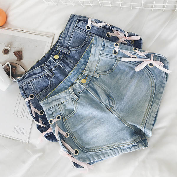 Πολύ όμορφες κυρίες τζην παντελόνι με δεσμούς