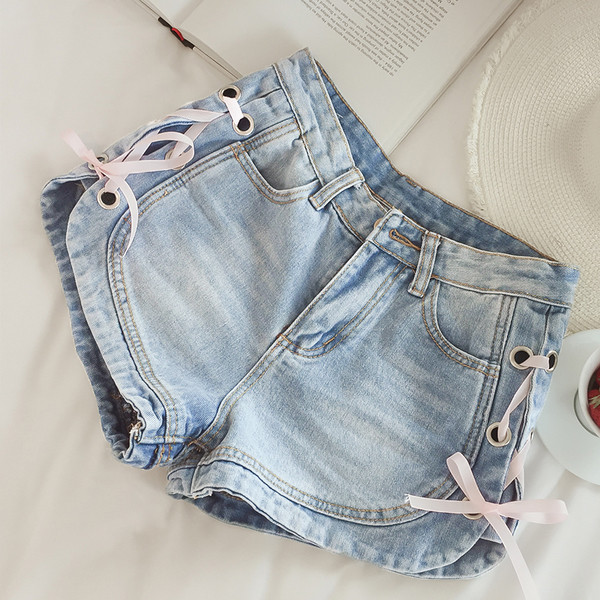 Πολύ όμορφες κυρίες τζην παντελόνι με δεσμούς