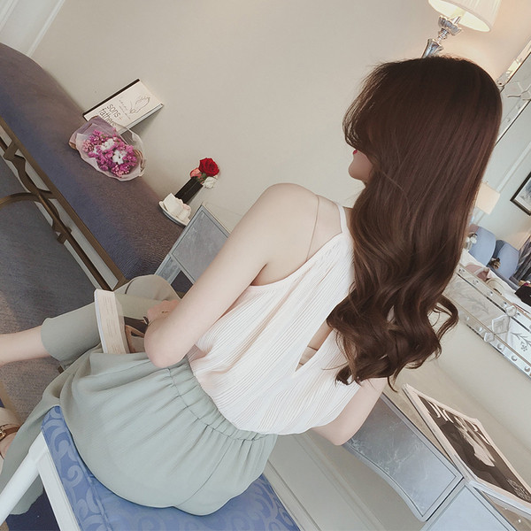 Οι γυναίκες με πιέτες potniche σε τέσσερα διαφορετικά χρώματα