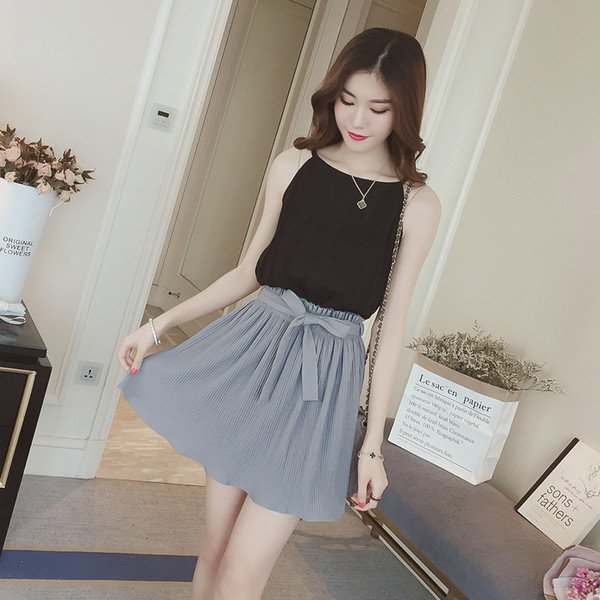 Οι γυναίκες με πιέτες potniche σε τέσσερα διαφορετικά χρώματα