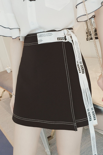 Sport-κομψές κυρίες καθημερινά φούστα σε μαύρο και άσπρο