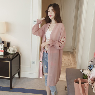 Γυναικεία ζακέτα σιφόν με κεντήματα στα μανίκια