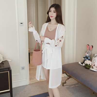 Γυναικεία ζακέτα σιφόν με κεντήματα στα μανίκια