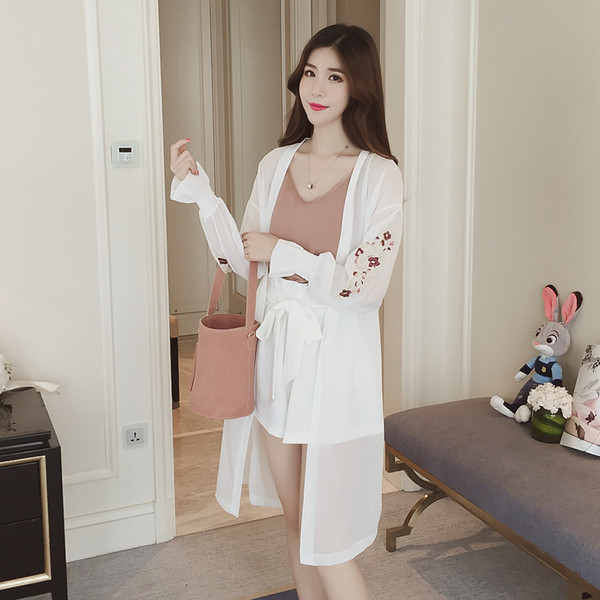 Γυναικεία ζακέτα  σιφόν με κεντήματα στα μανίκια