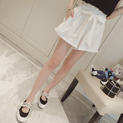 Οι γυναίκες lastnichni περιστασιακά σορτς με μια πολύ ενδιαφέρουσα ταινία