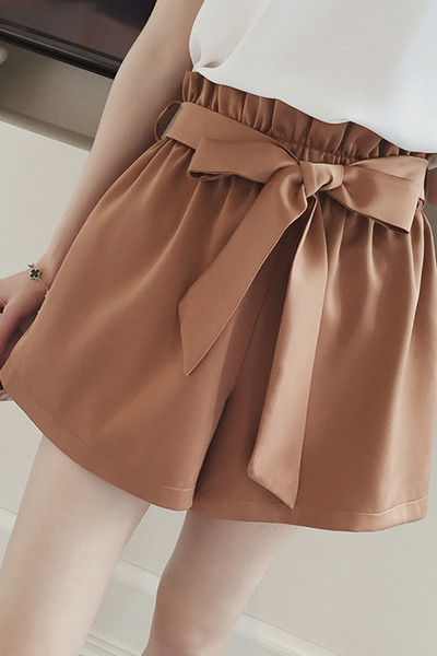 Οι γυναίκες lastnichni περιστασιακά σορτς με μια πολύ ενδιαφέρουσα ταινία