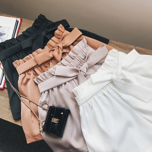 Οι γυναίκες lastnichni περιστασιακά σορτς με μια πολύ ενδιαφέρουσα ταινία