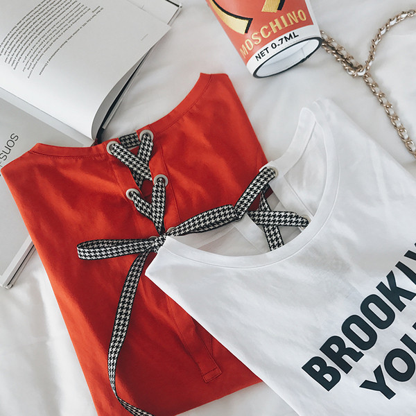 Ευρεία περιστασιακά κορυφές με πολύ ενδιαφέρουσα σύνδεση πίσω