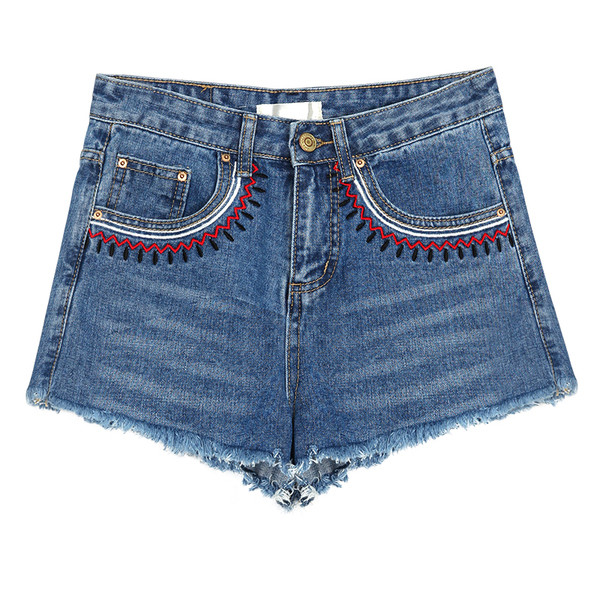 Κυρίες σύντομη παντελόνι τζιν με βλεφαρίδες και πολύ ενδιαφέρουσα κέντημα γύρω από τις τσέπες