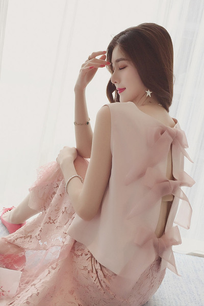 κομψό γιλέκο Awesome Γυναικών με πολλές όμορφες κορδέλες στο πίσω μέρος