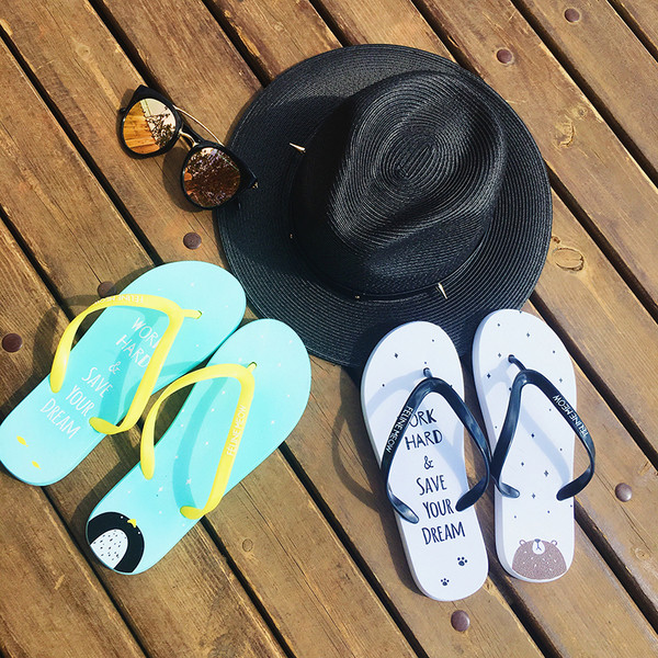 Άνετα  γυναικείες ανοιξιάτικες παντόφλες  για την παραλία και την καθημερινή ζωή