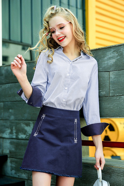 Καθημερινά κυρίες φούστα με όμορφα κεντήματα