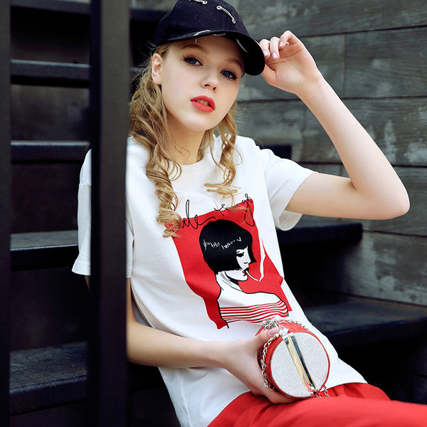 μπλούζα καθημερινές γυναίκες με κοντά μανίκια και πολύ ενδιαφέρουσα σφραγίδα