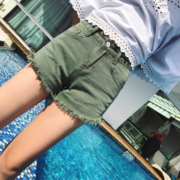 σορτς σκούρο πράσινο άνετα των γυναικών με κρόσσια