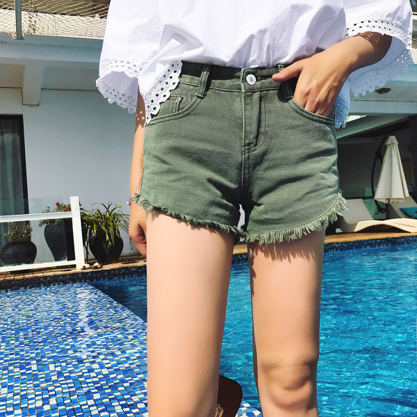 σορτς σκούρο πράσινο άνετα των γυναικών με κρόσσια