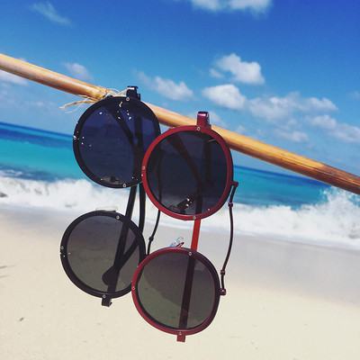 Μοντέρνα γυαλιά ηλίου - γυναίκες