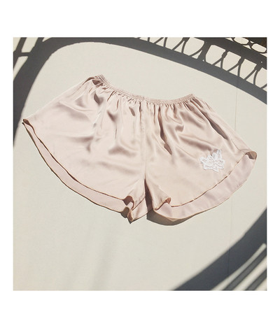 Καλοκαίρι λεπτό άνετα σορτς ενδιαφέρον ύφασμα σε 3 χρώματα