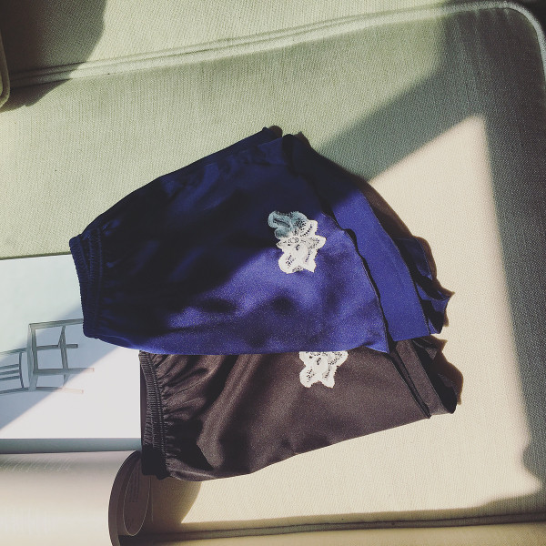 Καλοκαίρι λεπτό άνετα σορτς ενδιαφέρον ύφασμα σε 3 χρώματα