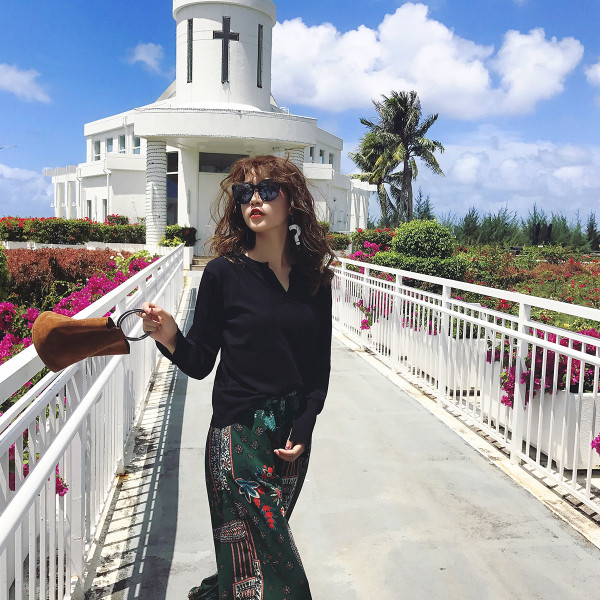 Ευρεία σκούρο πράσινο παντελόνι με floral διακοσμήσεις