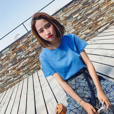 Απλά και καθαρά T-shirt με κοντά μανίκια