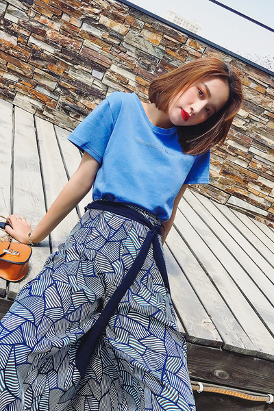 Απλά και καθαρά T-shirt με κοντά μανίκια