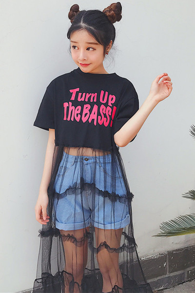 Μεγάλη κυρίες φόρεμα μιμείται ένα σύνολο από δύο μέρη (φούστα + μπλούζα)