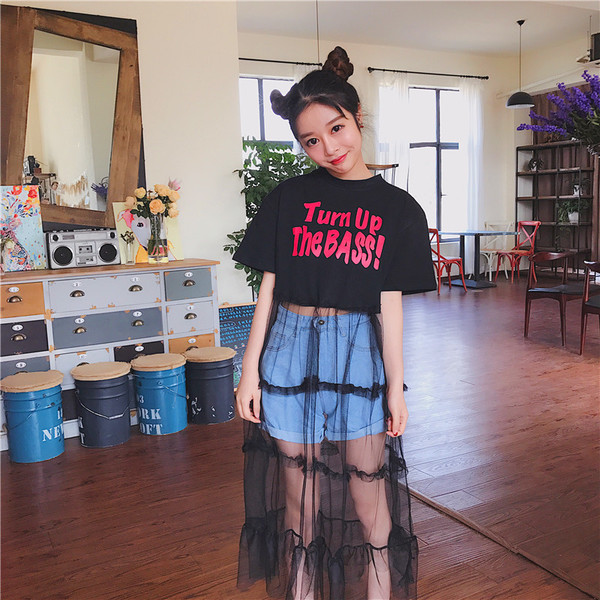 Μεγάλη κυρίες φόρεμα μιμείται ένα σύνολο από δύο μέρη (φούστα + μπλούζα)