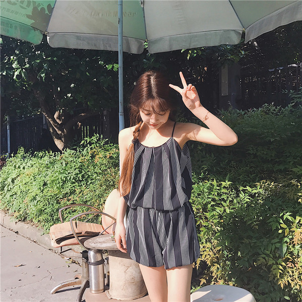 Σετ 2 μέρη που περιλαμβάνει ένα πουκάμισο ριγέ και σορτς